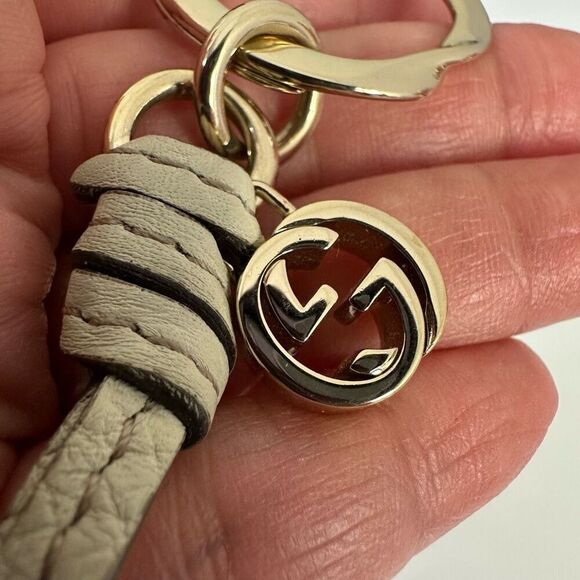 Gucci Interlocking G Leather Tassel Key Ring White Silver - Picture 5 of 8